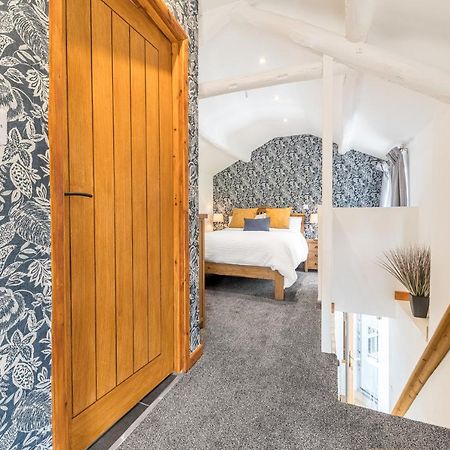 The Black Dog Apartment Dalton in Furness Buitenkant foto